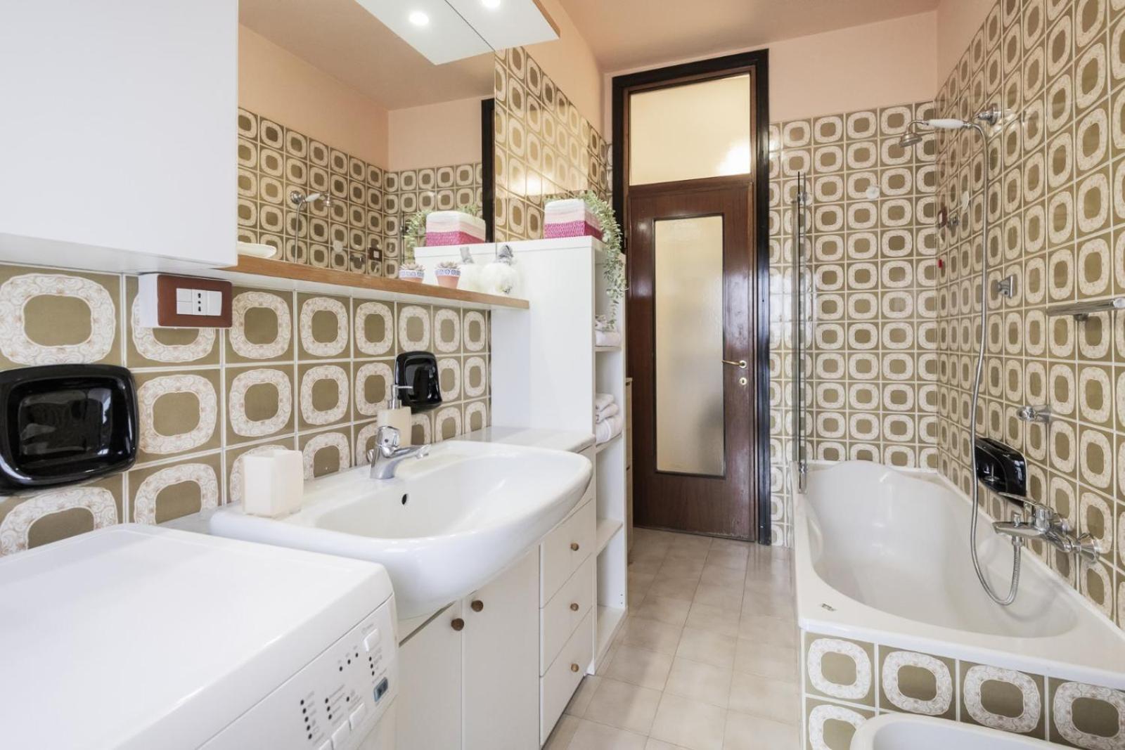 Big Deluxe Apts Italian Style Lake&Terrace Apartment Lecco Exterior photo